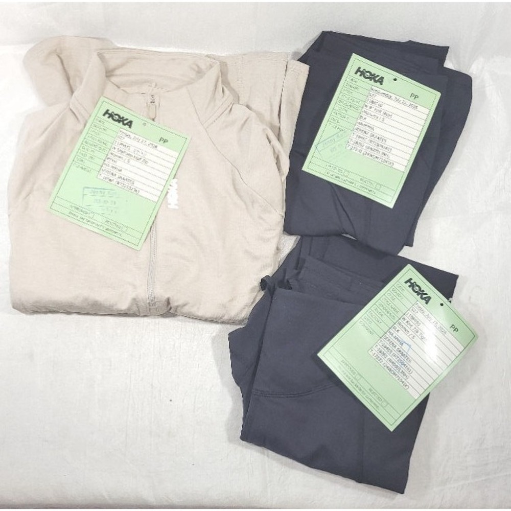 LOT: Hoka Women's SkyForm 1/2 Zip, 9" Shorts, 7/8 Tights - Samples - Size Small